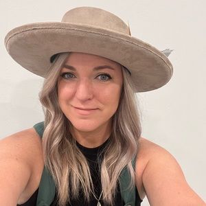 Meet your Posher, Kayla